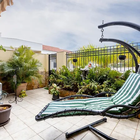 Townhouse In Fanabe Area 別荘 アデヘ